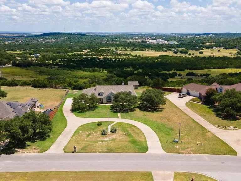 336 Skyline Dr — Photo 2