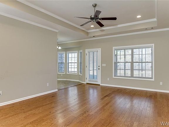 3rd image of 8206 Meadowlake Dr W