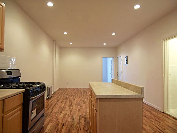 3rd image of 58 Conselyea St #1
