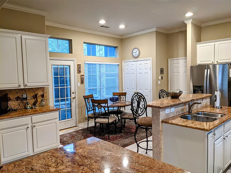 10114 Crescent Bluff Ln — Photo 10