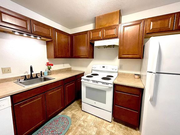 Kitchen includes full-sized stove/refrigerator, dishwasher, and garbage disposal.