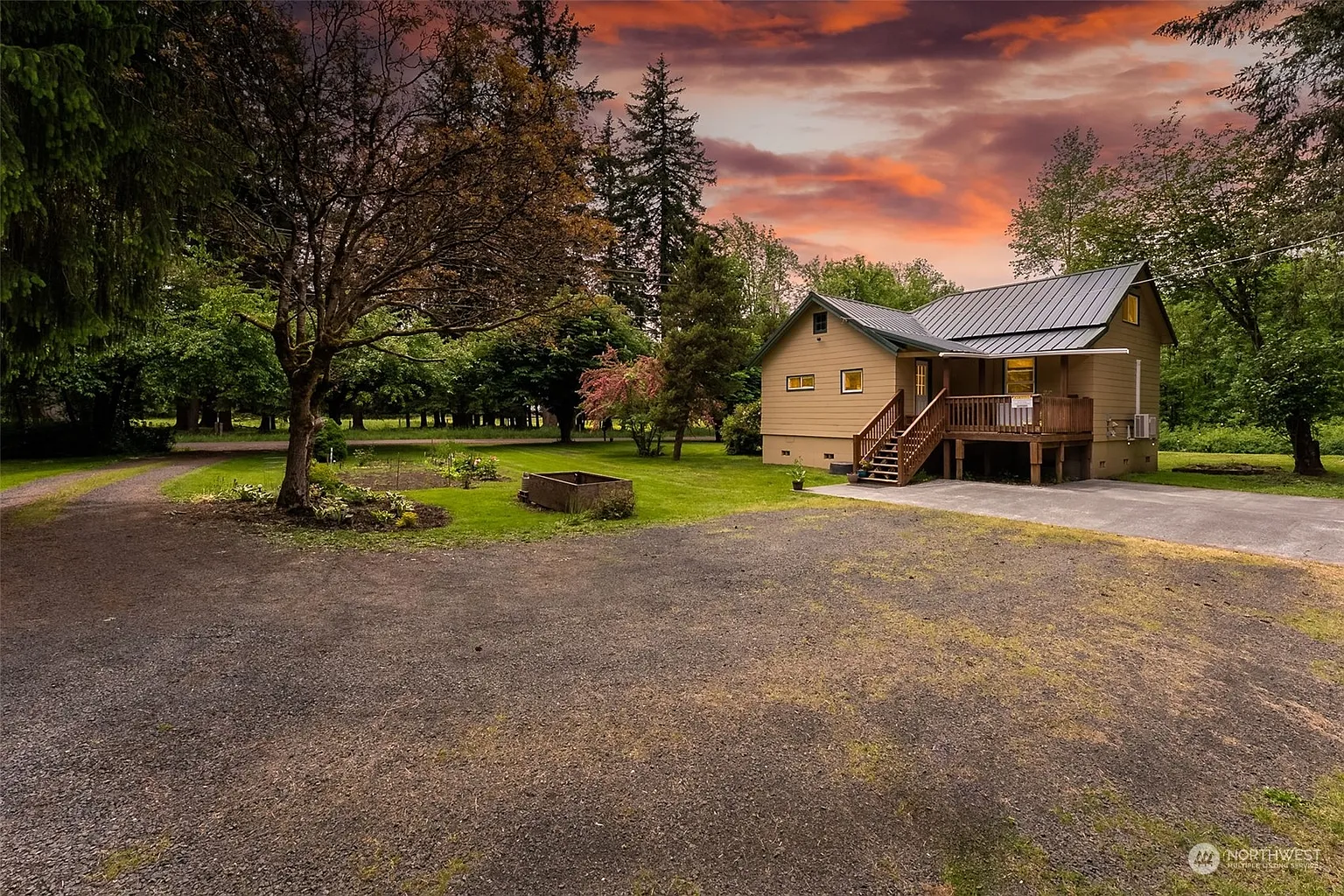 331 Elma Gate Road E photo 1