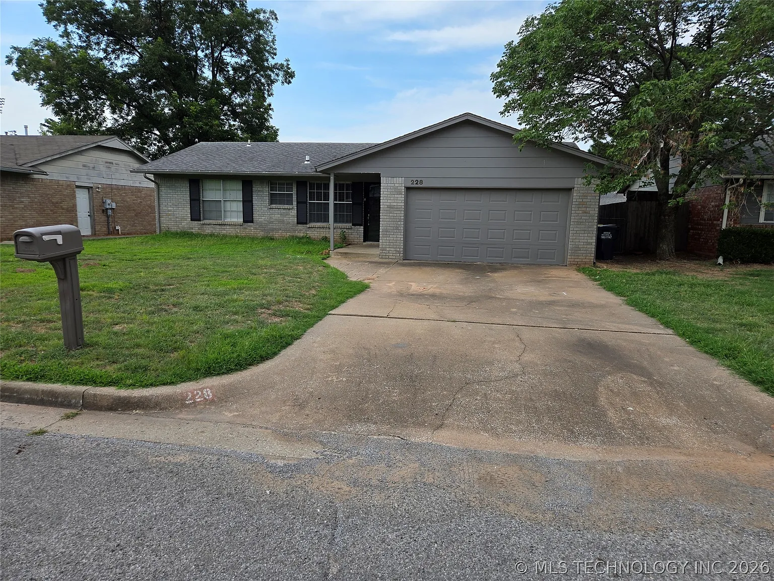3 bed, 1.5 bath, 1495 sqft, $1,650 — Photo 2