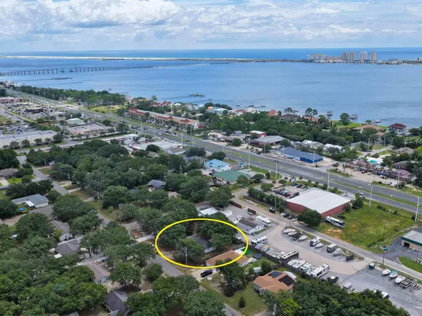 8137 4th St, Navarre, FL 32566