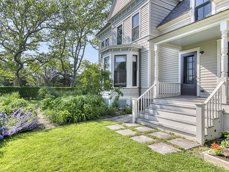 1855 Village Ln — Photo 14