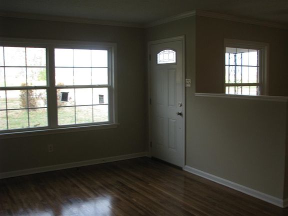 4th image of 30 Oak Grove Dr