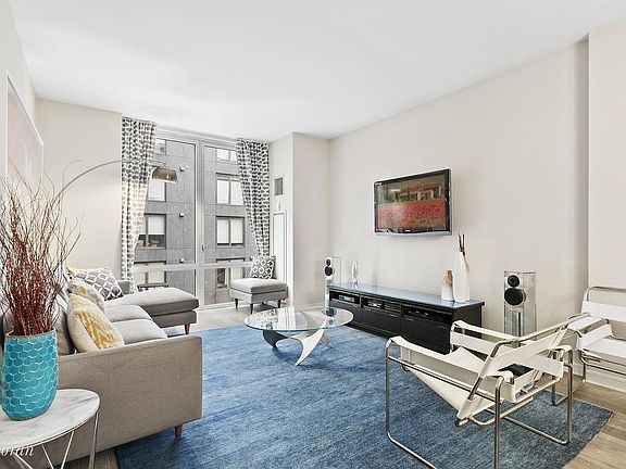 2nd image of 130 W 19th St APT 5A