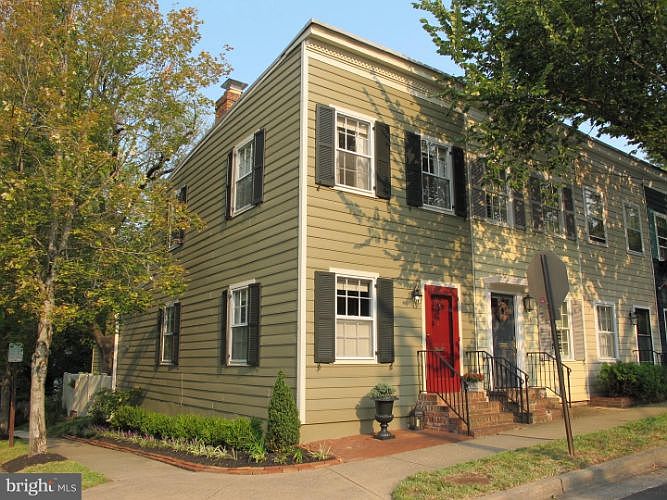 1st image of 735 S Fairfax St