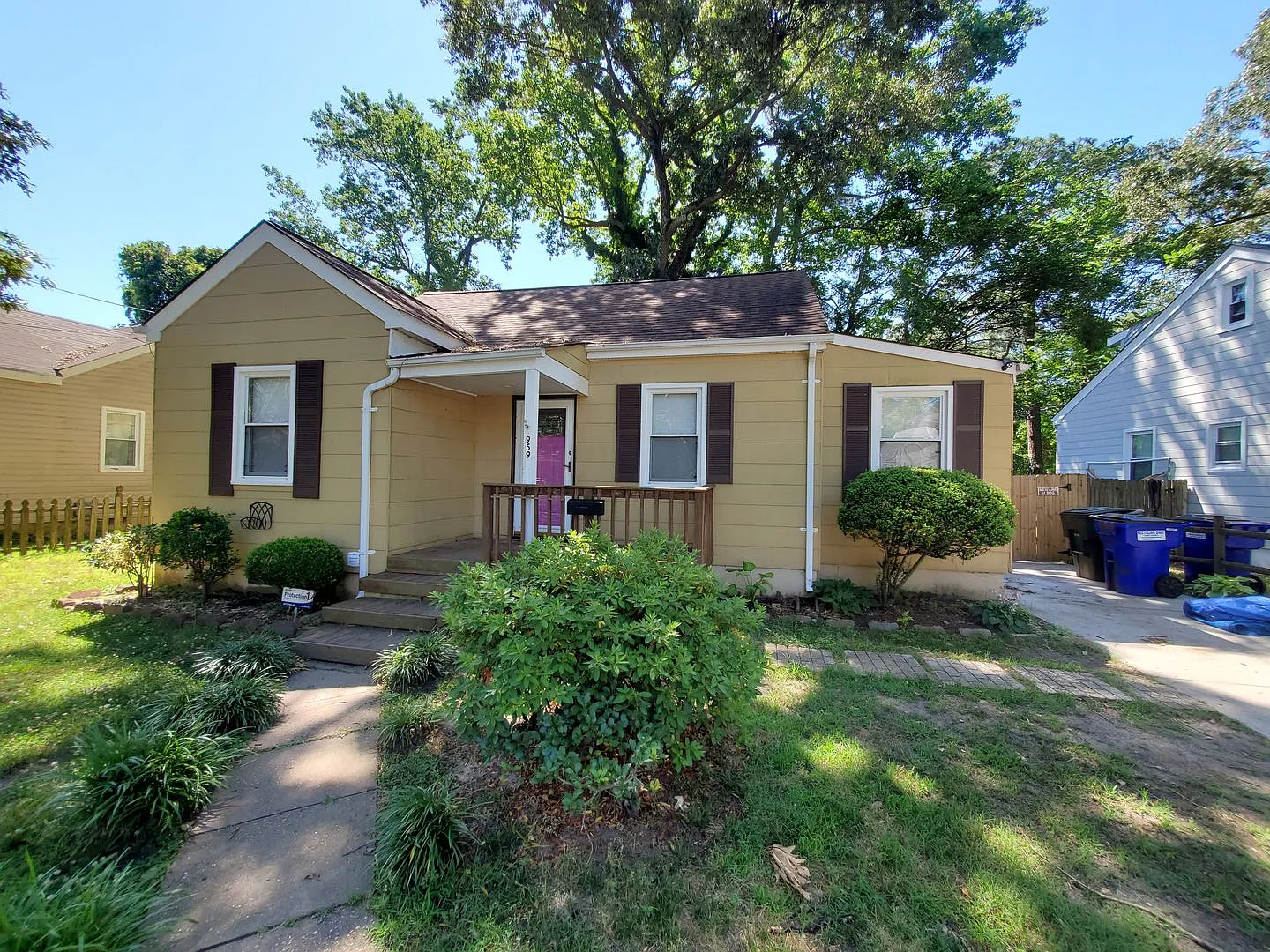 Charming Single-Family Home on Quiet Cul-De-Sac — Photo 2