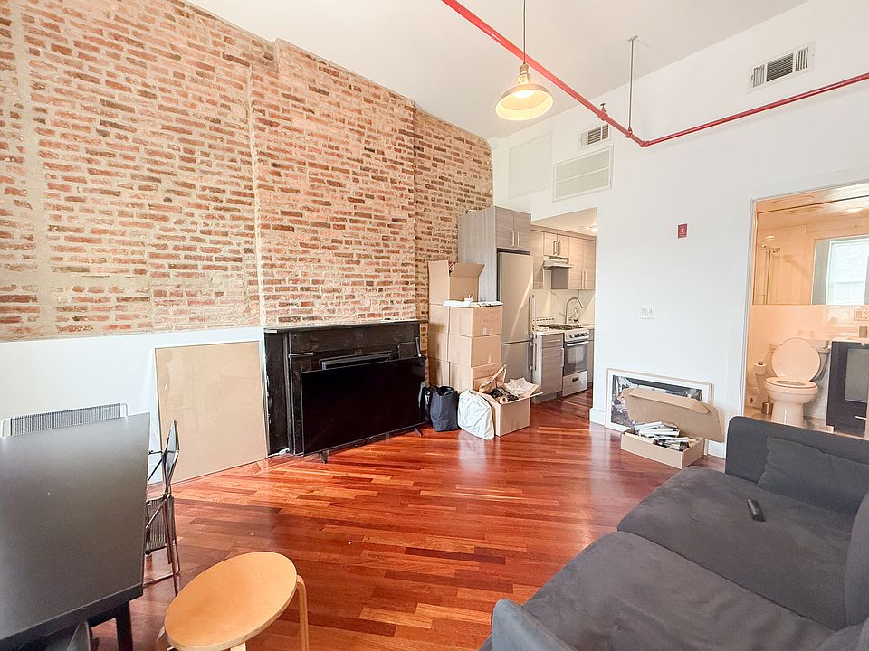 1st image of 247 Jefferson Ave #6