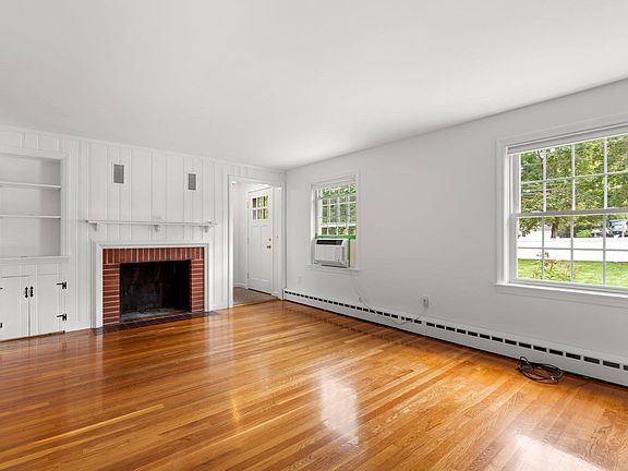 3rd image of 369 Main St
