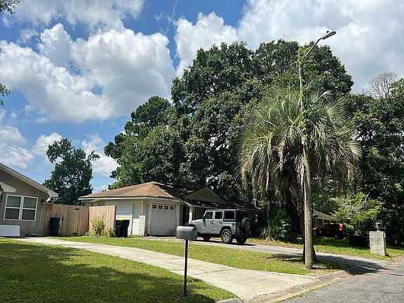 3rd image of 5 Sheridan Circle