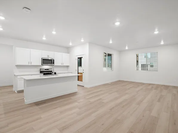 882 E Eden St, Eagle Mountain, UT 84005