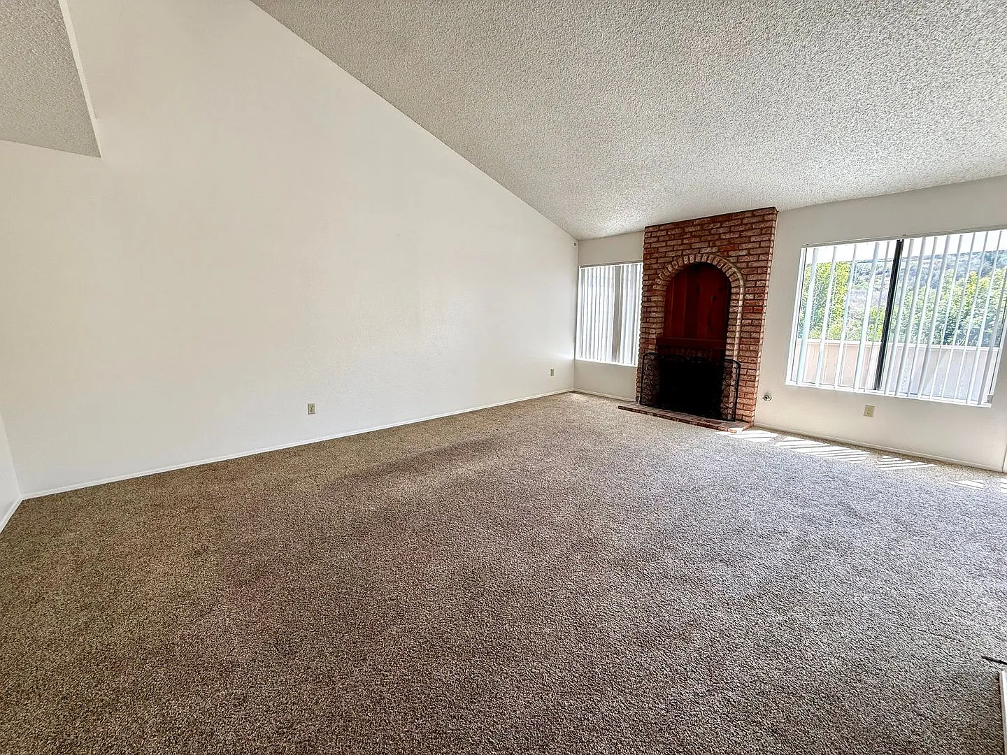 Lovely 3 bedroom 2 bath townhome In the Allied Gardens! — Photo 3