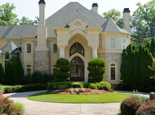 560 Stonemoor Cir, Roswell, GA 30075