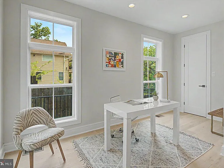 2902 Vista St NE — Photo 30