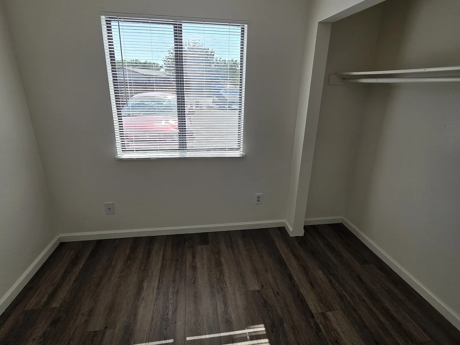 987 Iowa Ave - B — Photo 4