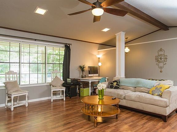 2nd image of 608 Honeysuckle St