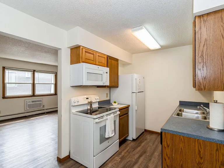808 Oakcrest Street — Photo 3
