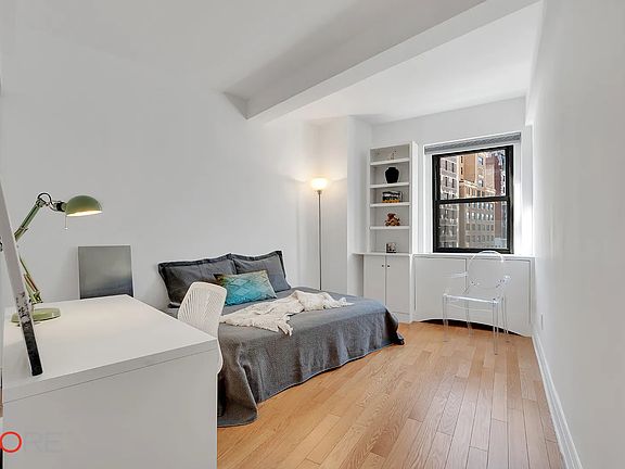 5th image of 2166 Broadway APT 4B