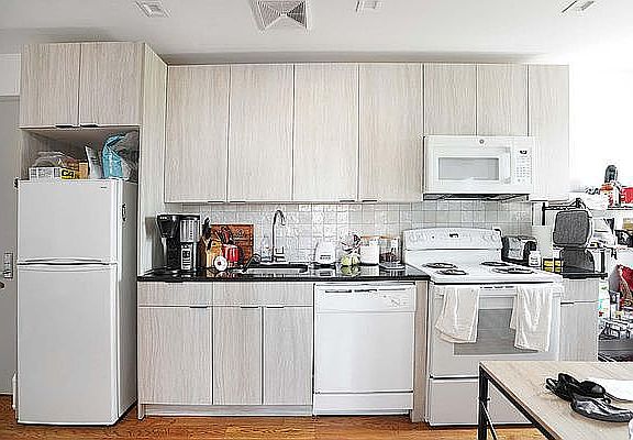 3rd image of 1074 Putnam Ave #4W