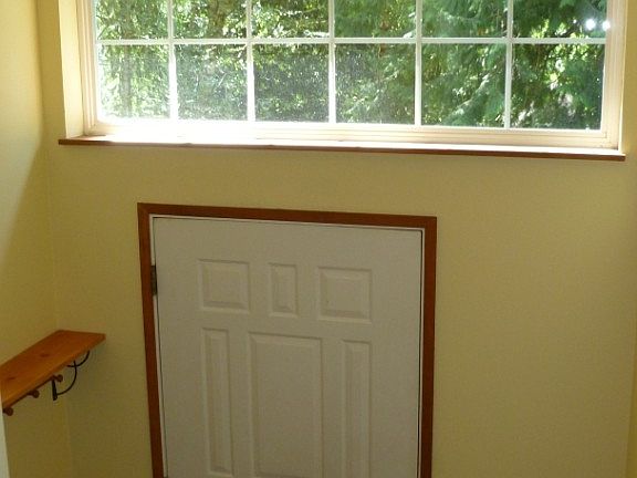 (Entry with scneic window