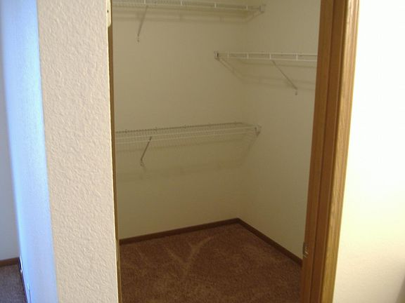 4th image of 1423 NW Willow Dr #1423