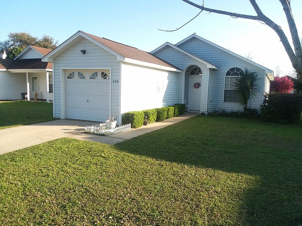 1st image of 439 Hilburn Ln