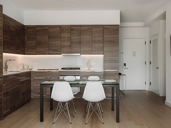 3rd image of 171 Suffolk St #3D
