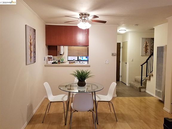 3rd image of 802 Del Valle Cir