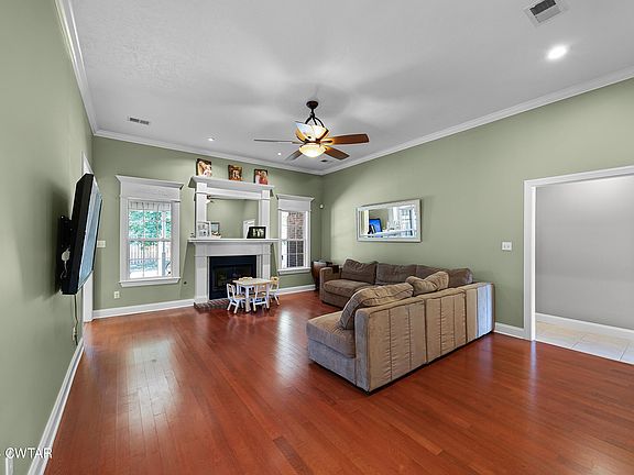 2nd image of 83 Elmwood Cv