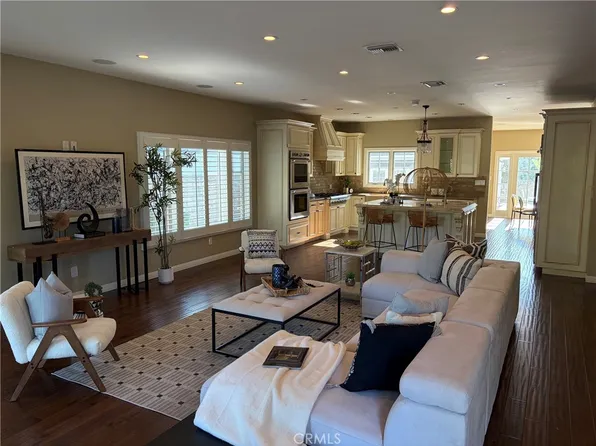 5704 Columbus Ave, Van Nuys, CA 91411