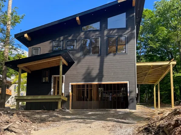 12 Dunhill Ct, Lake Ariel, PA 18436
