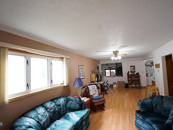 5th image of 704 2nd Ave SW