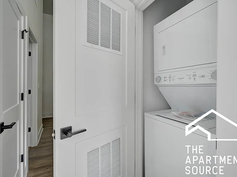 4709 N Artesian Ave #203 — Photo 8