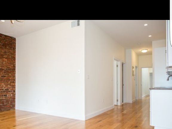 5th image of 303 Woodbine St APT 2