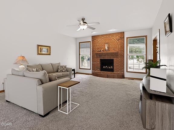 4th image of 1624 Lakeview Dr