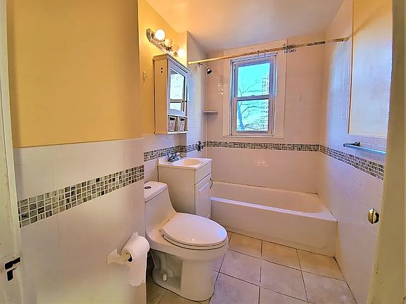 3rd image of 41 Waterhouse St #3