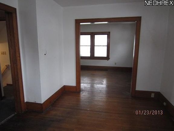 3rd image of 920 Lakewood Blvd