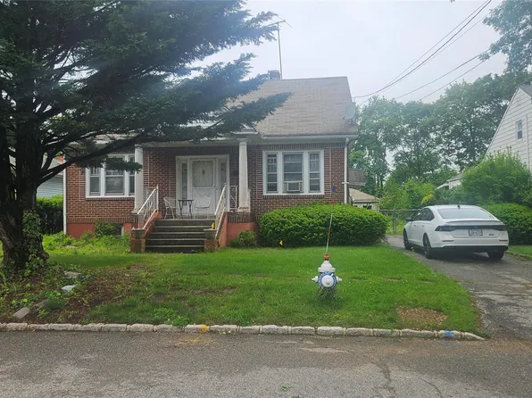 37 Netz Place, Albertson, NY 11507