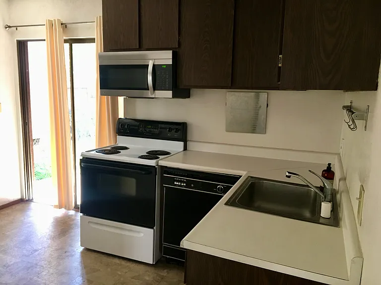 2342 Hilgard Ave — Photo 5