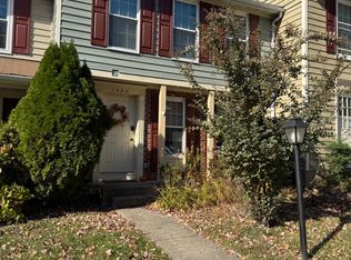 1565 Autumn Ridge Cir, Reston, VA 20194