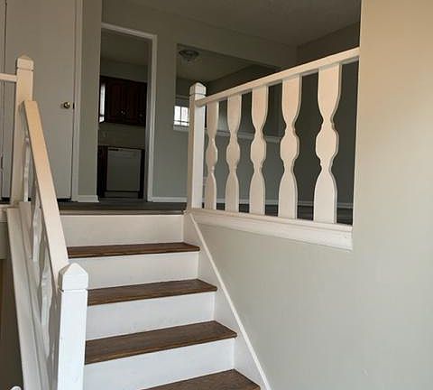 4th image of 516 Beach St #516