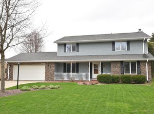 W161N10945 Hidden Glen Ct, Germantown, WI 53022