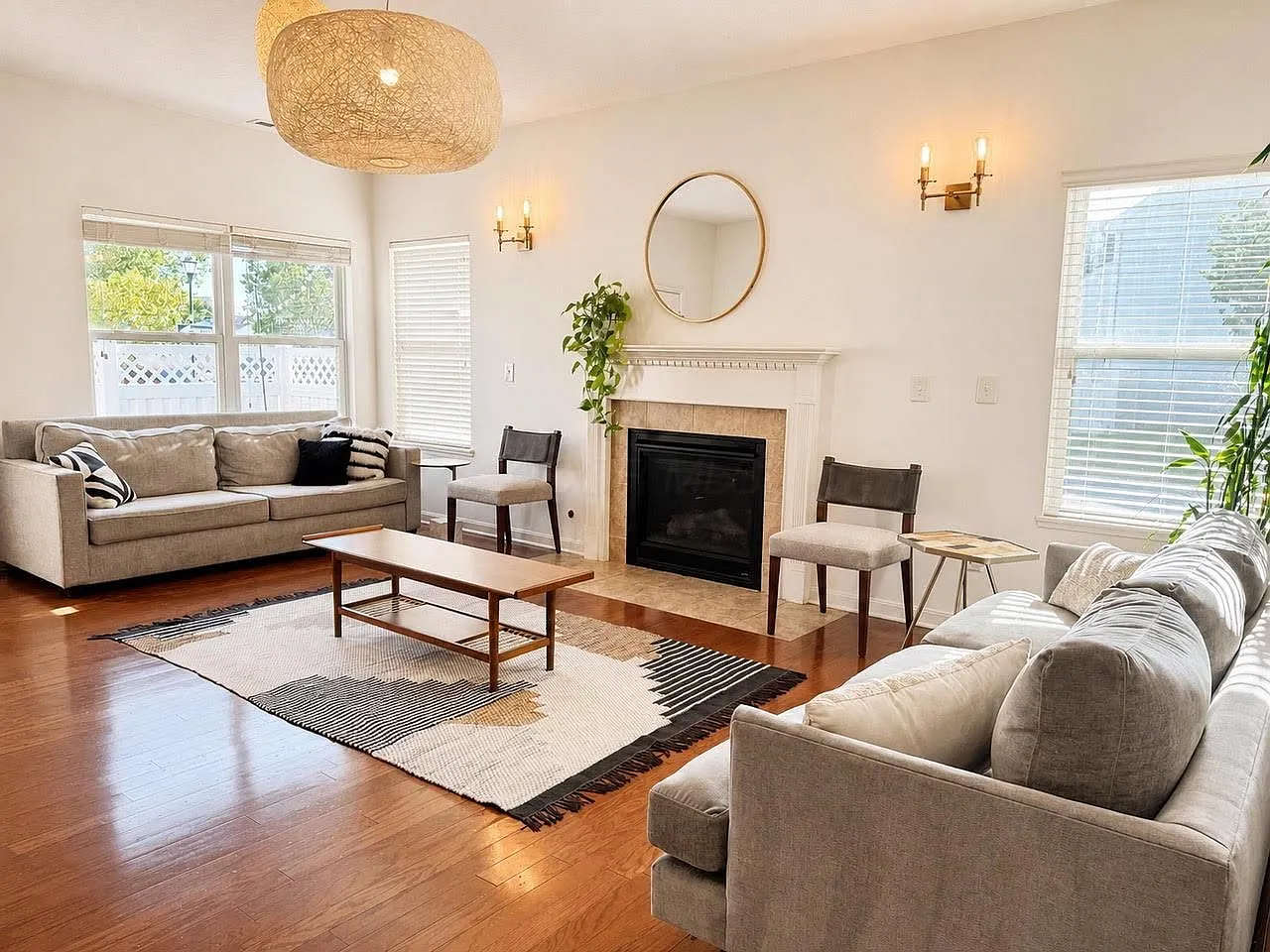 3 bed, 2.5 bath, 2200 sqft, $3,150 — Photo 3