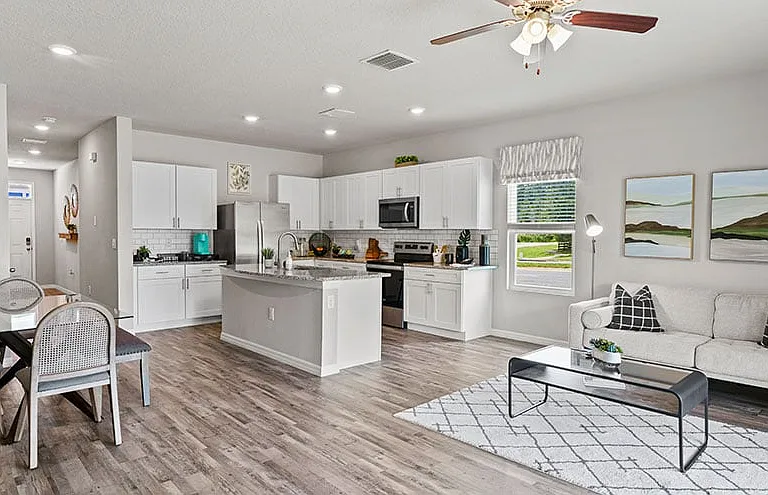 Enclave at Tara Greens Townhomes — Photo 8