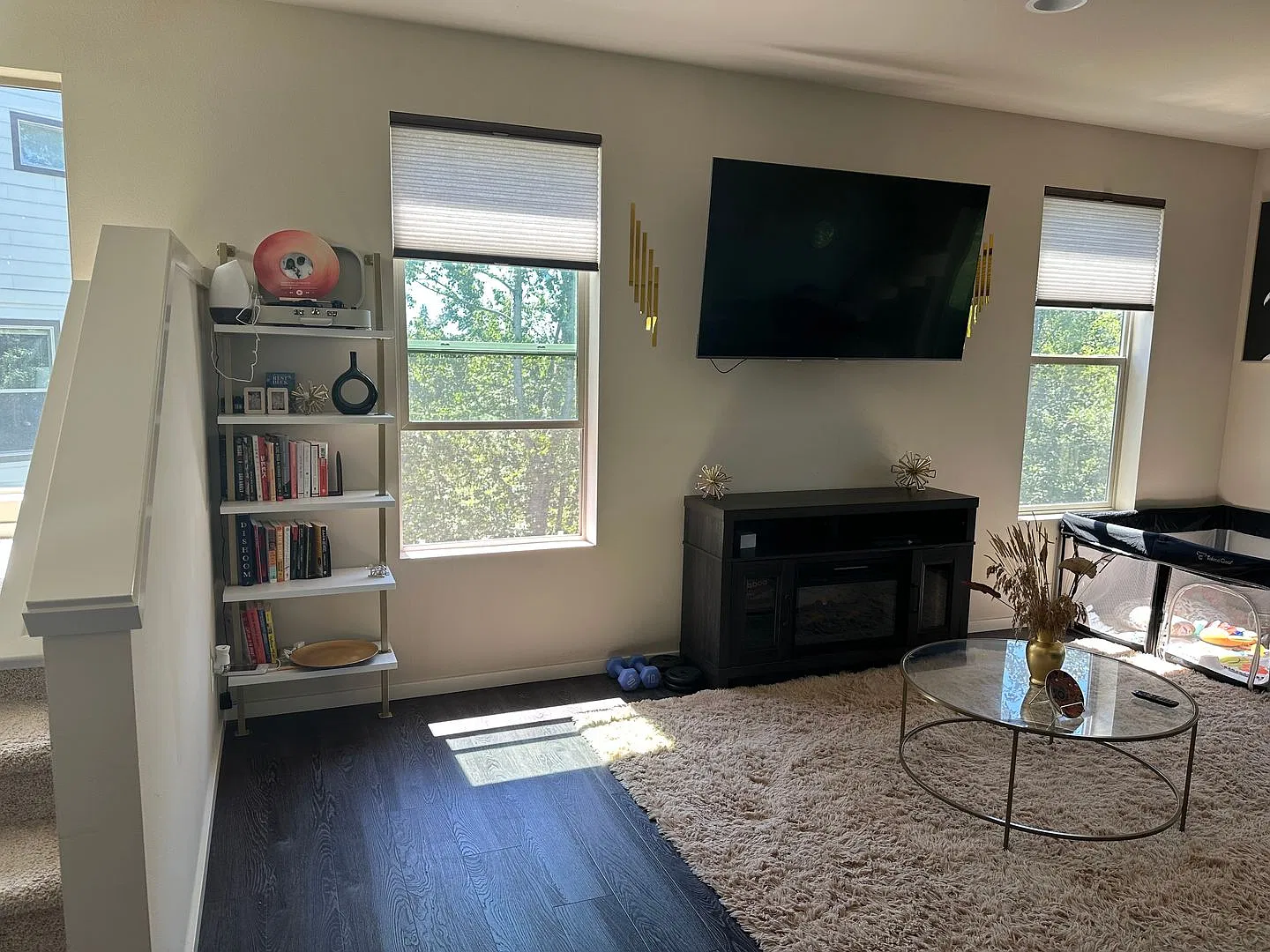 Spacious 4BR End-Unit Townhome + Bonus/Flex Room | A/C | Garage | Greenbelt Views — Photo 3
