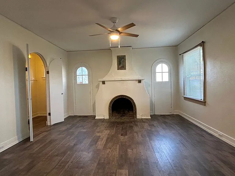 1305 Montgomery St — Photo 2