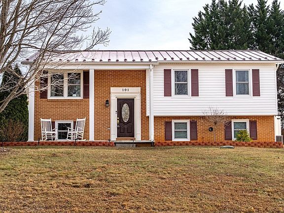 2nd image of 101 Maple Leaf Ln