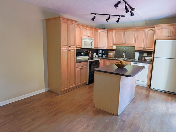 2nd image of 3220 Spanish Wells Dr #39-B